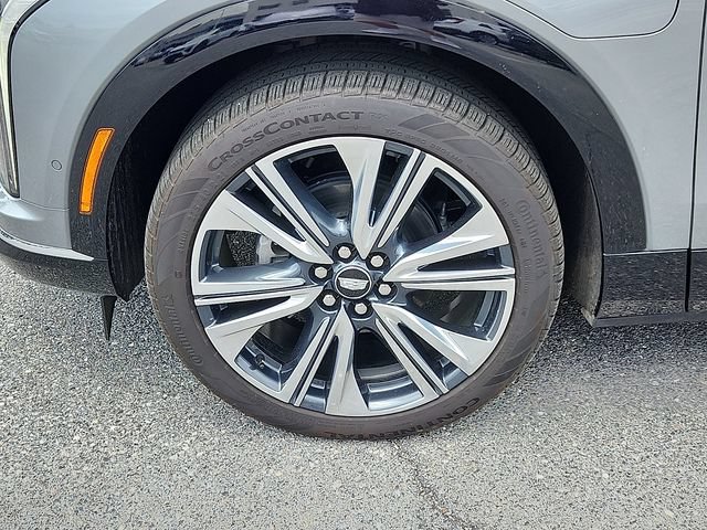 Certified 2025 Cadillac Optiq Luxury 2 AWD/4WD image 8