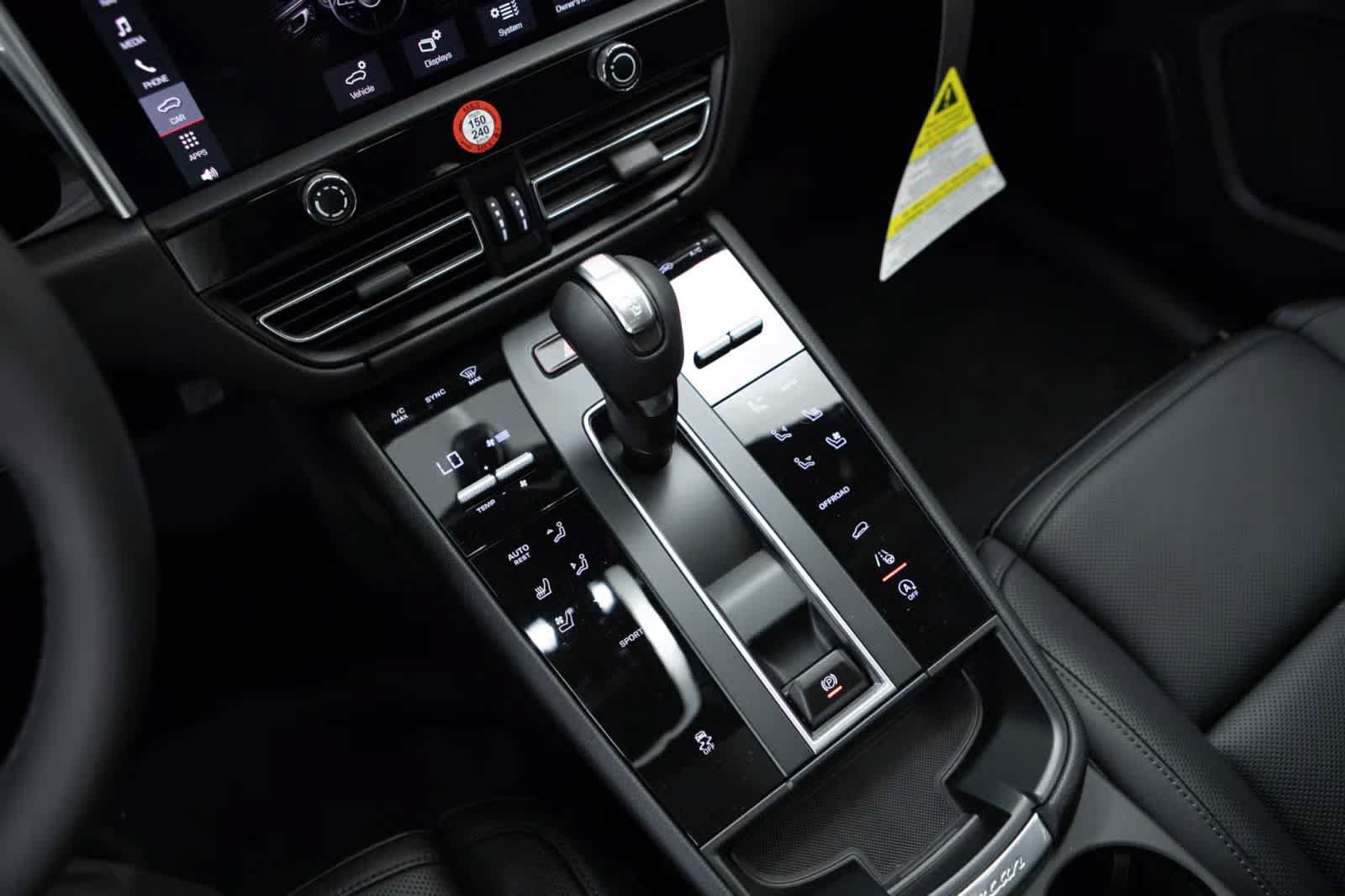 Used 2026 Porsche Macan AWD/4WD image 28