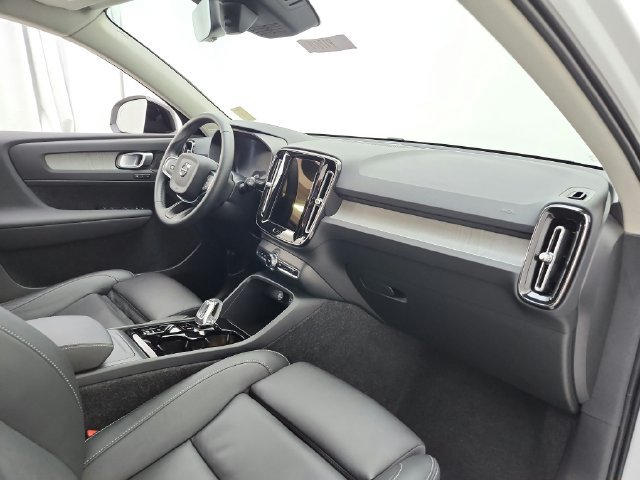 Certified 2025 Volvo XC40 B5 Ultra AWD/4WD image 25