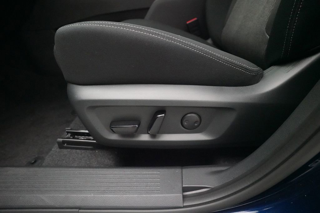 Certified 2026 Nissan Rogue SV image 29