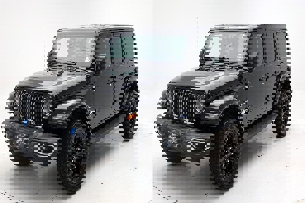 Used 2023 Jeep Wrangler Unlimited Sahara w/ Cold Weather Group image 2