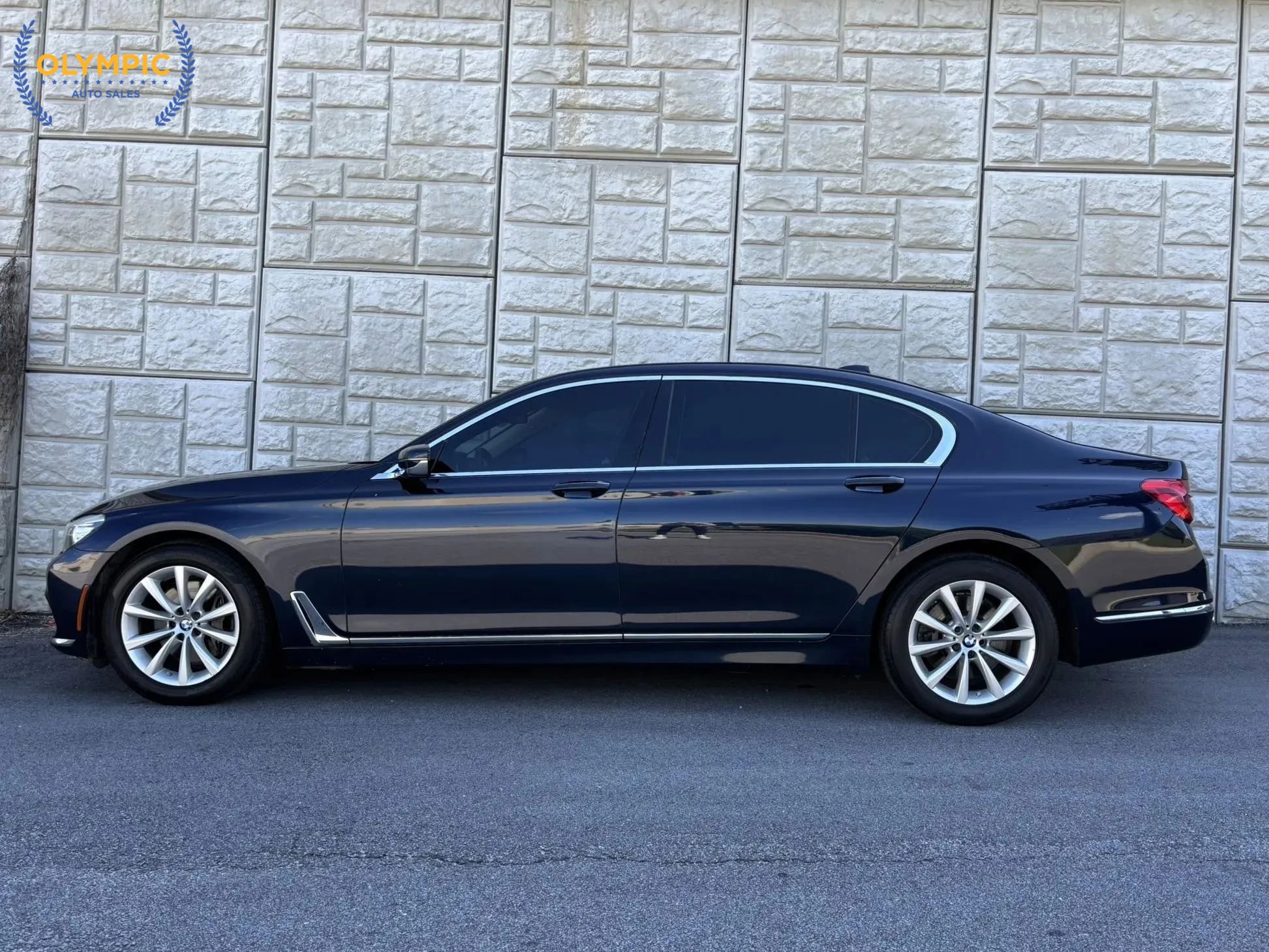 Used 2016 BMW 740i w/ Executive Package 2 image 9