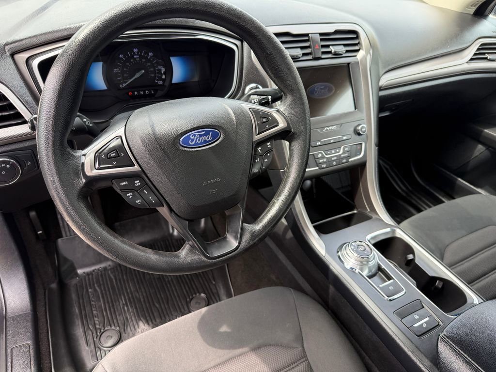 Used 2019 Ford Fusion SE FWD image 20
