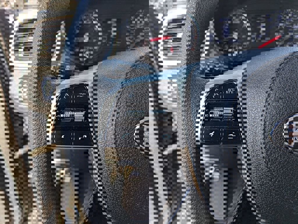 Used 2020 Kia Sorento LX image 24