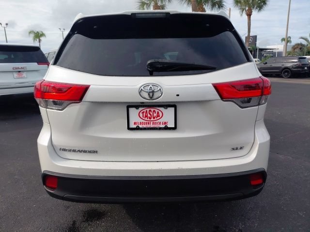 Used 2019 Toyota Highlander XLE FWD image 7