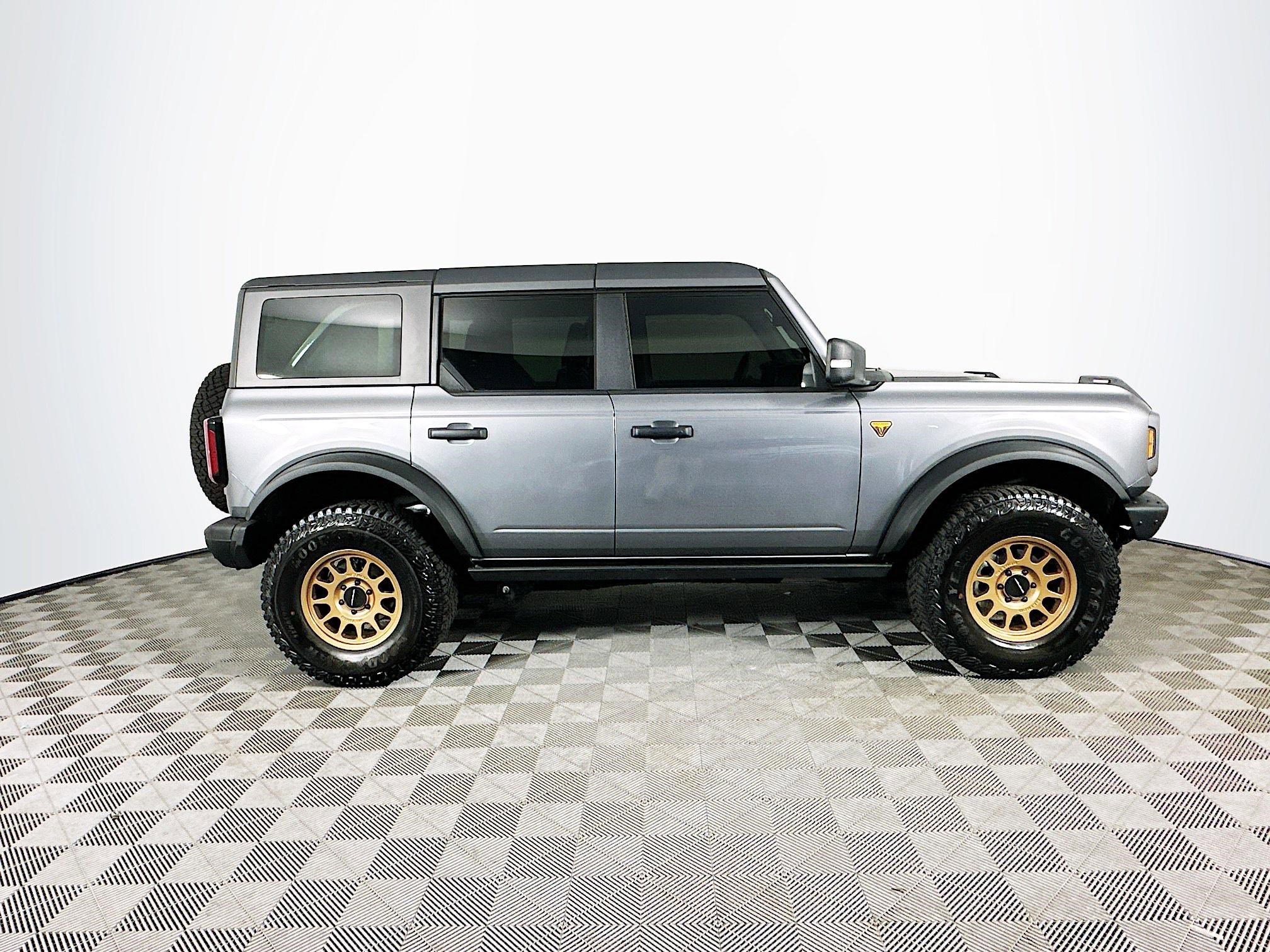 Used 2024 Ford Bronco Badlands image 8