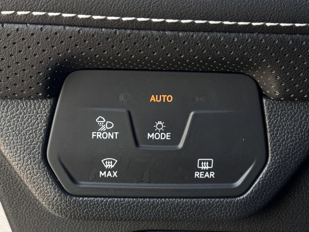 Used 2025 Volkswagen Atlas SEL Premium R-Line image 24