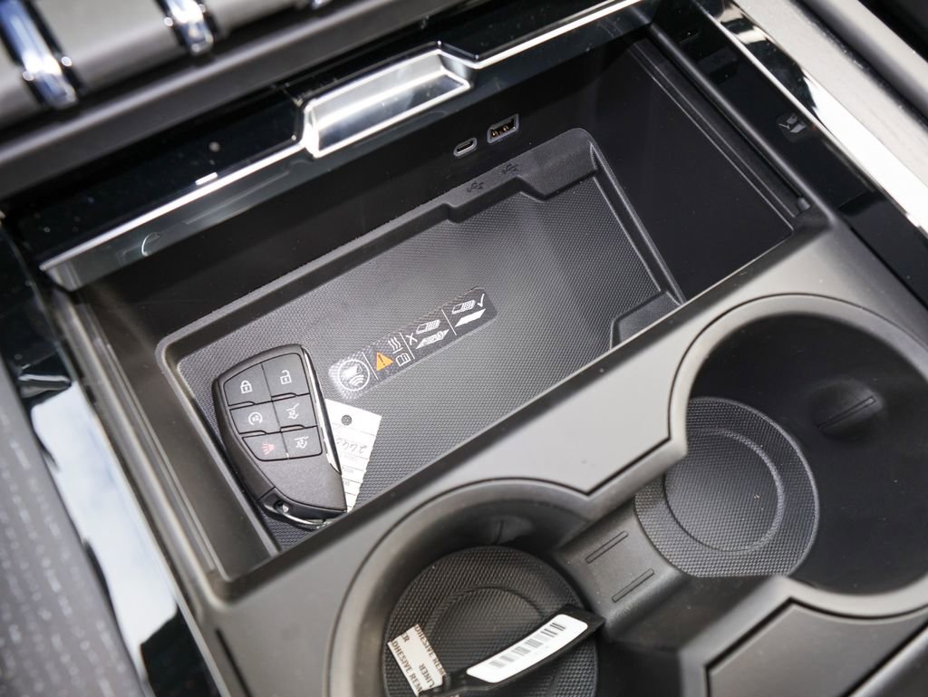 New 2026 GMC Yukon AT4 Ultimate w/ LPO, Floor Liner Package image 32