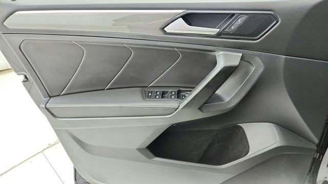 Used 2022 Volkswagen Tiguan SE R-Line image 38