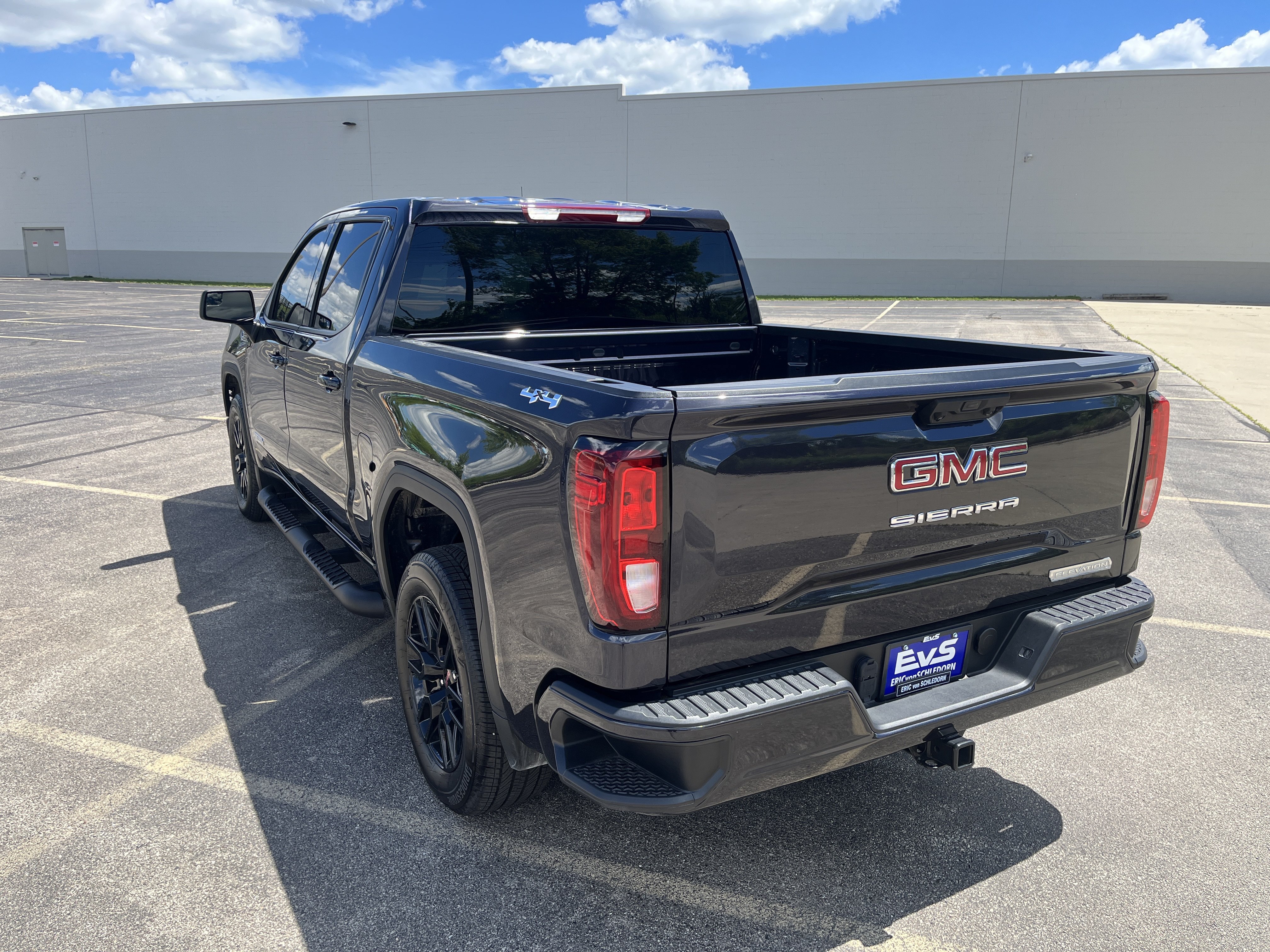 Used 2025 GMC Sierra 1500 Elevation AWD/4WD image 4
