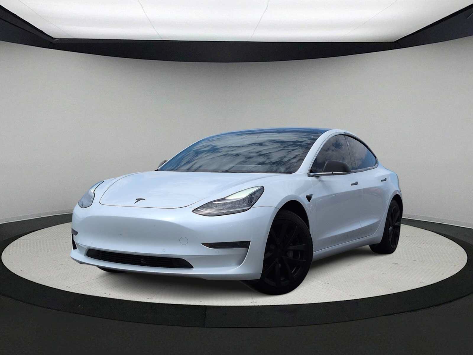 Used 2019 Tesla Model 3 Standard Range Plus RWD image 1