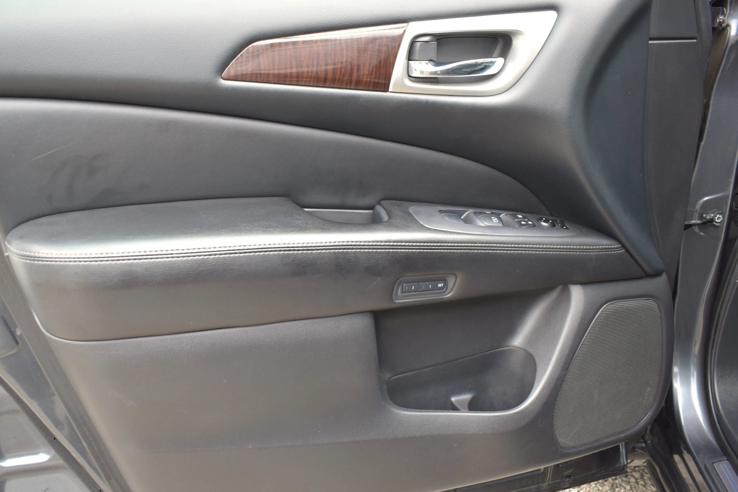 Used 2013 Nissan Pathfinder SL w/ Cargo Pkg AWD/4WD image 16
