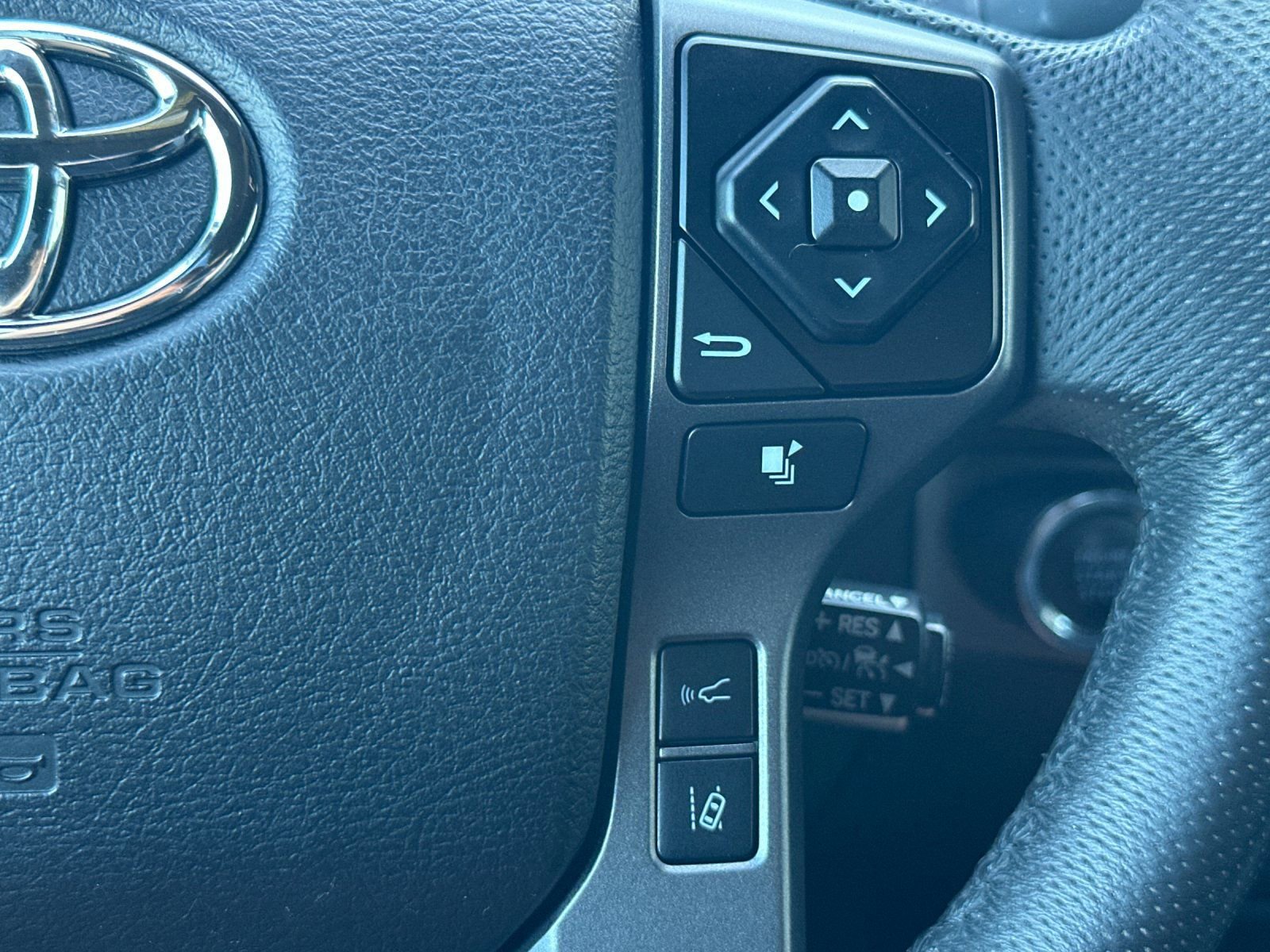Used 2022 Toyota Tacoma TRD Off-Road w/ Technology Package image 27