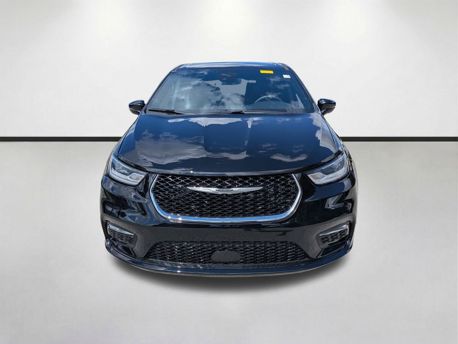 Used 2025 Chrysler Pacifica Select FWD image 9
