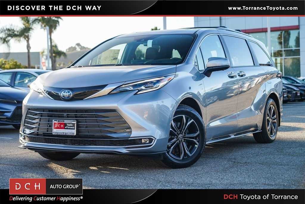 New 2025 Toyota Sienna Platinum
