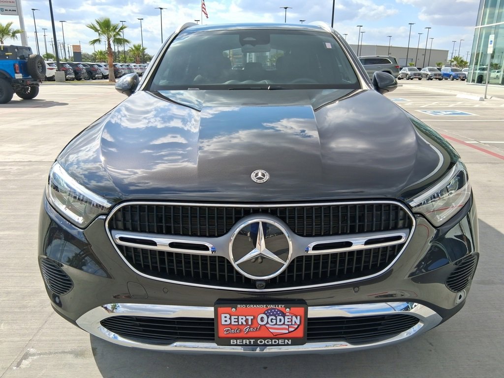 Used 2026 Mercedes-Benz GLC 300 image 2