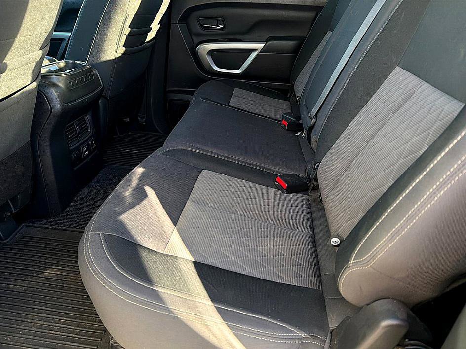 Used 2021 Nissan Titan SV w/ SV Convenience Package image 10