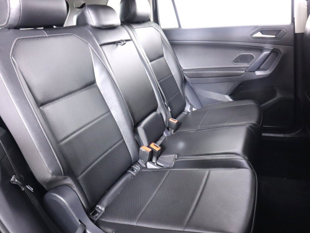 Used 2019 Volkswagen Tiguan SEL w/ 3rd Row Seat Package AWD/4WD image 45