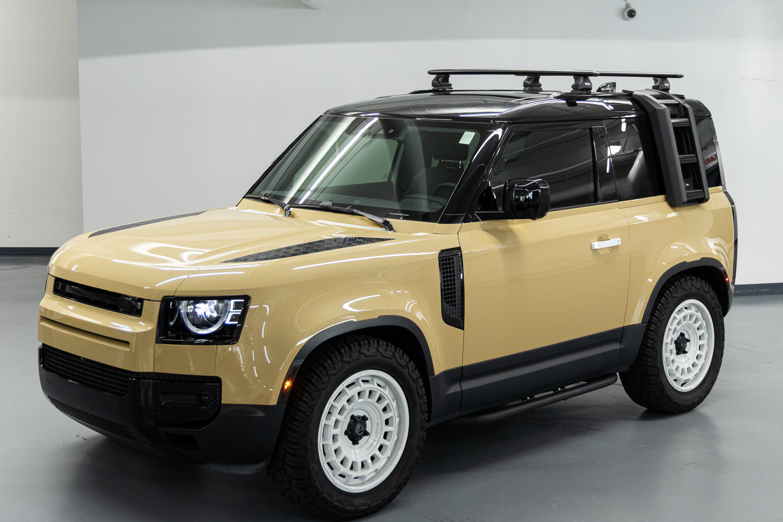 Used 2025 Land Rover Defender 90 S AWD/4WD image 46
