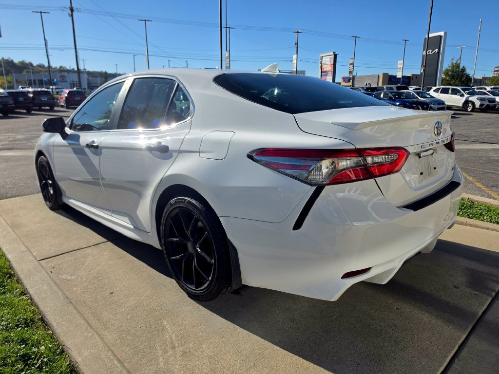 Used 2019 Toyota Camry SE FWD image 7