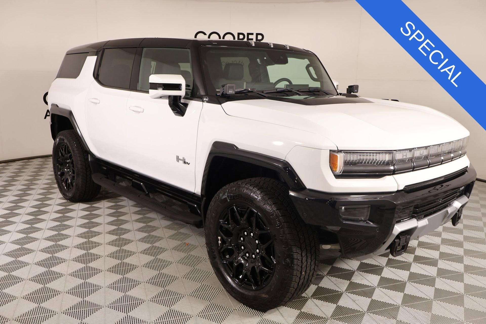 Used 2024 GMC Hummer EV 2X w/ LPO, Illumination Package video 1