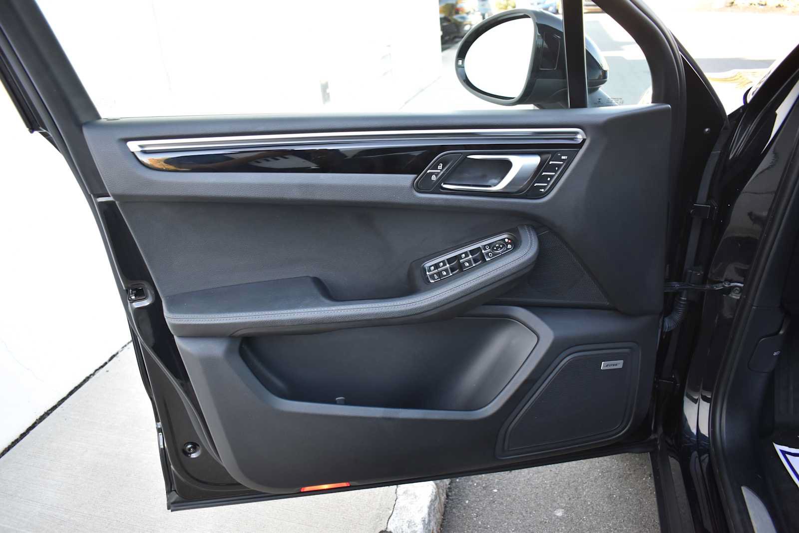 Used 2021 Porsche Macan S AWD/4WD image 17