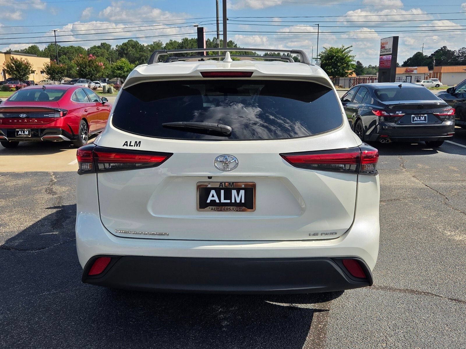 Used 2021 Toyota Highlander LE AWD/4WD image 11