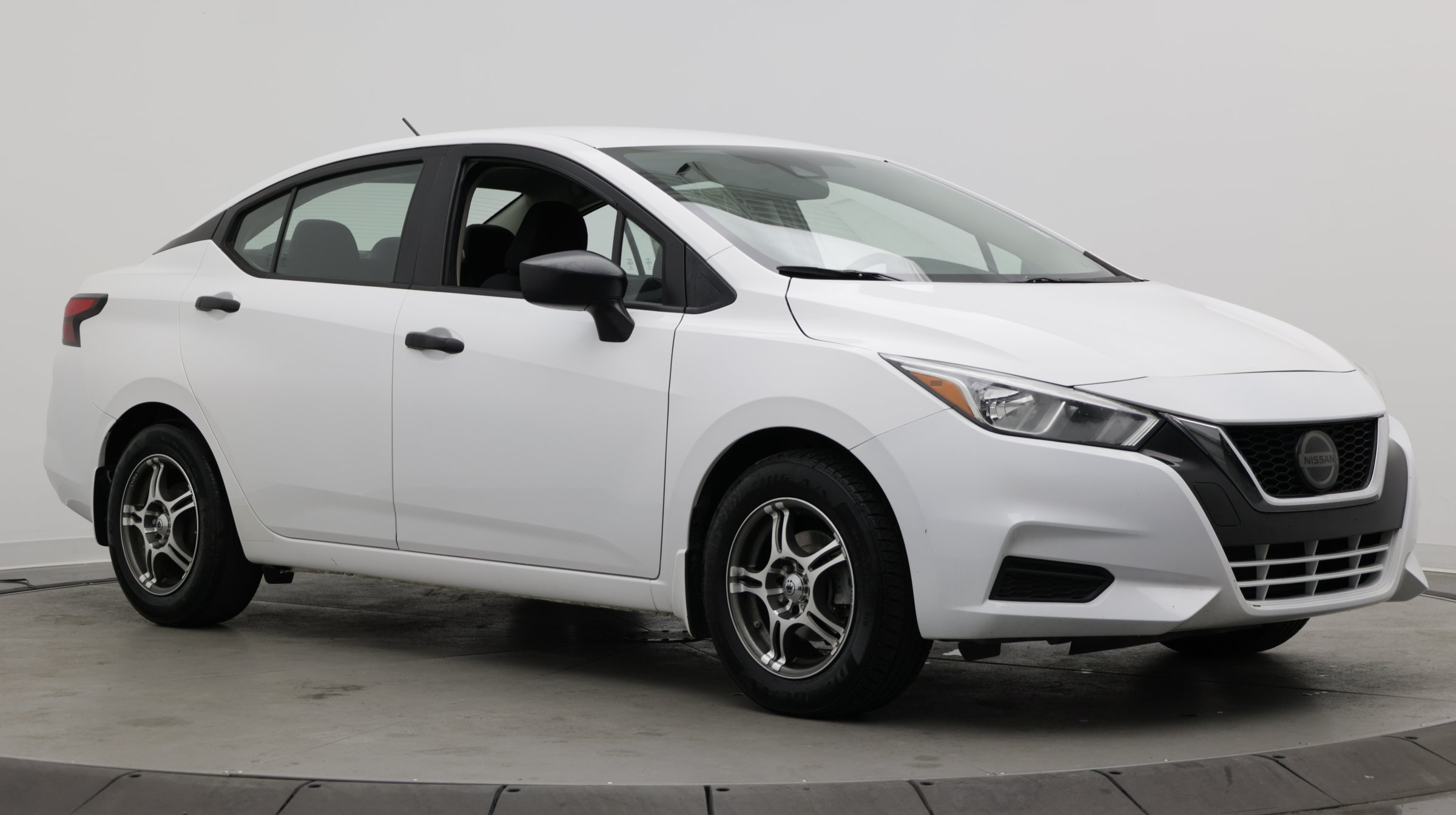 Used 2020 Nissan Versa S FWD image 3