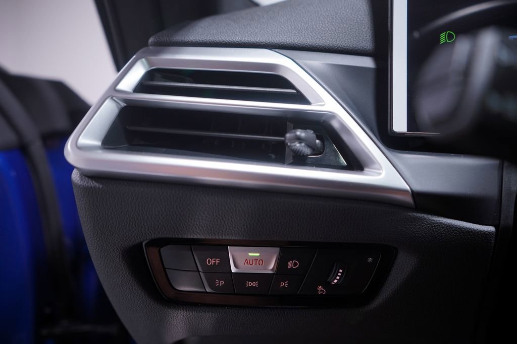 Used 2026 BMW M440i Coupe w/ Parking Assistance Package image 18