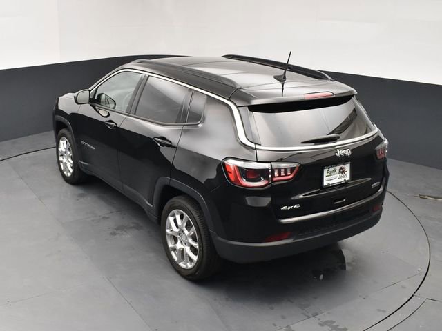 Used 2024 Jeep Compass Latitude w/ Sun and Sound Group image 16