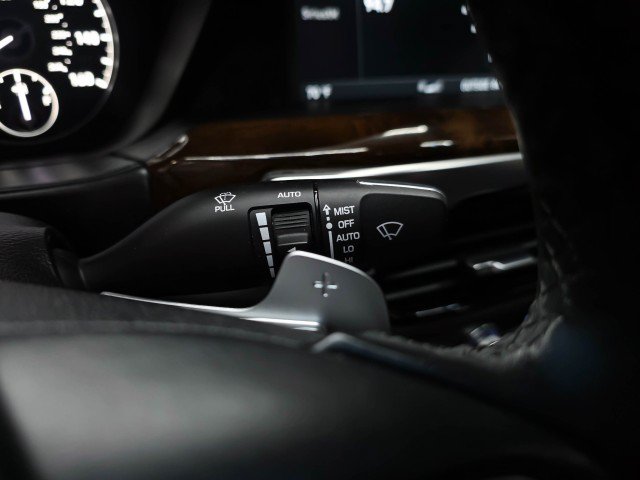 Used 2018 Genesis G90 3.3T Premium RWD image 24