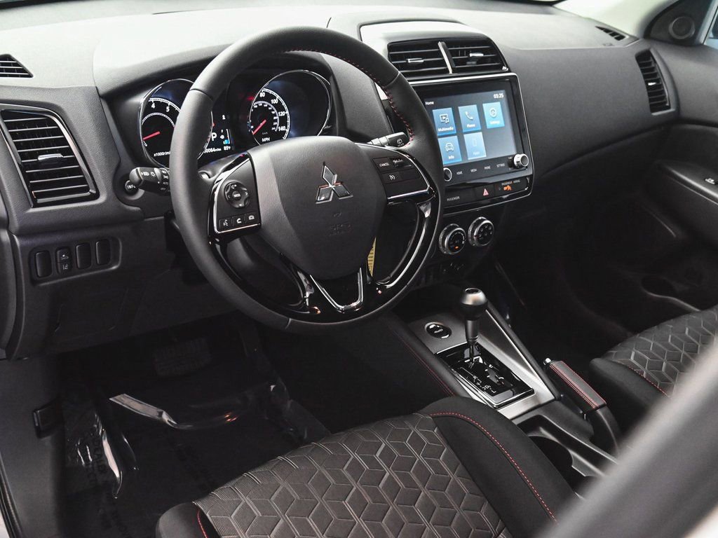 Used 2025 Mitsubishi Outlander Sport LE image 13