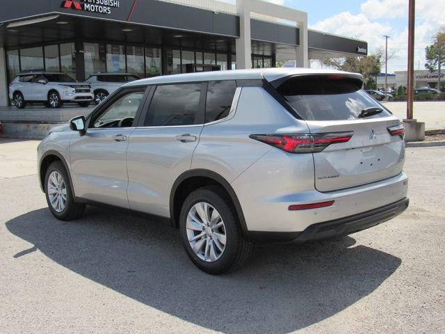 New 2026 Mitsubishi Outlander ES image 6