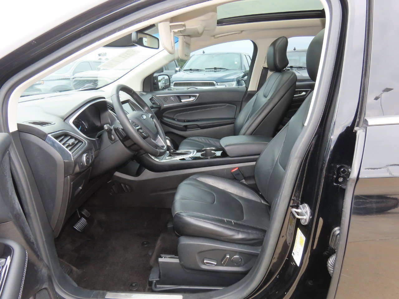 Used 2017 Ford Edge Titanium w/ Equipment Group 302A FWD image 26