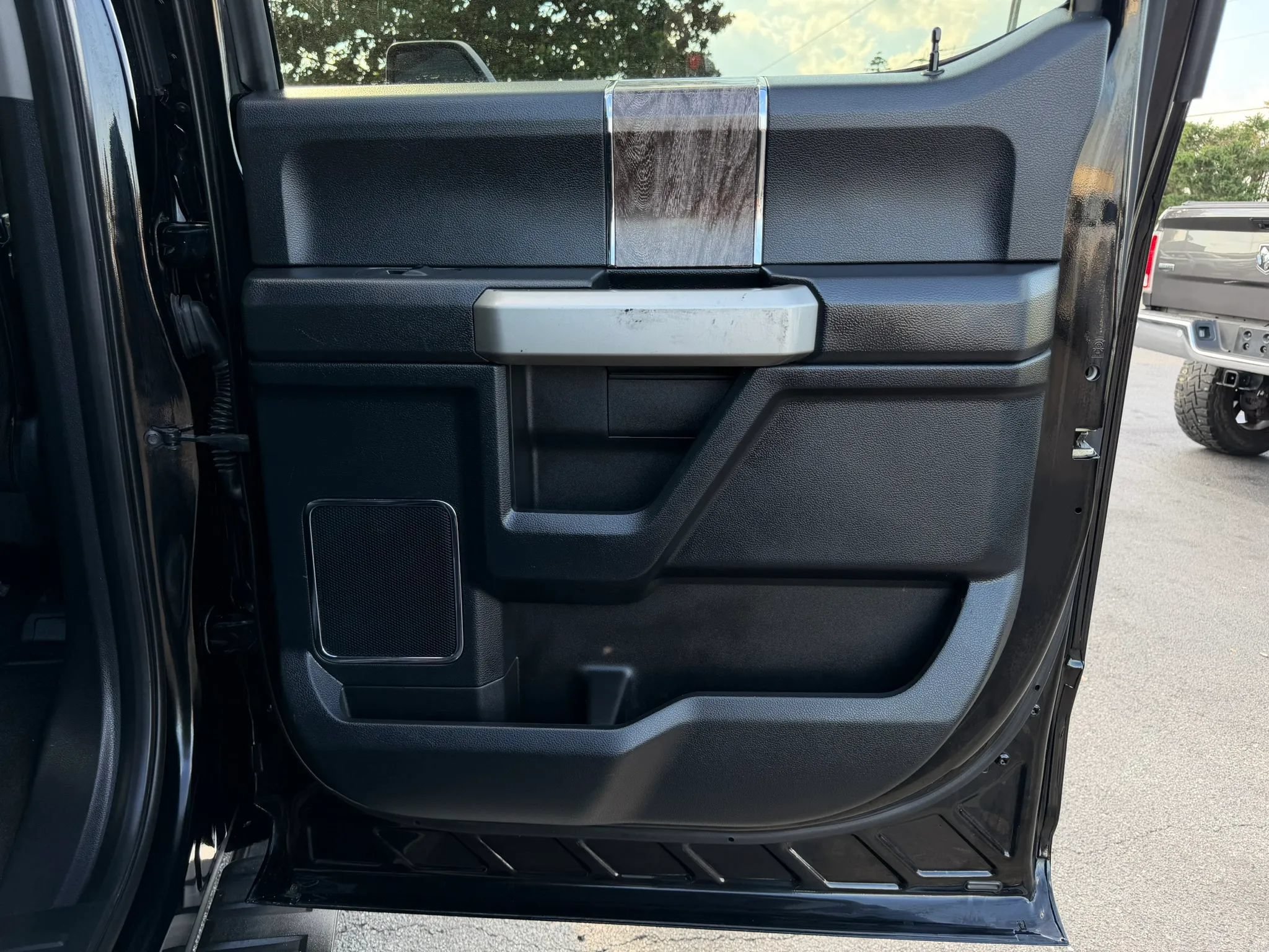 Used 2017 Ford F450 Lariat w/ Lariat Ultimate Package AWD/4WD image 22