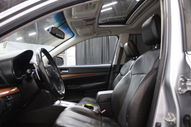Used 2013 Subaru Outback 2.5i Limited AWD/4WD image 11