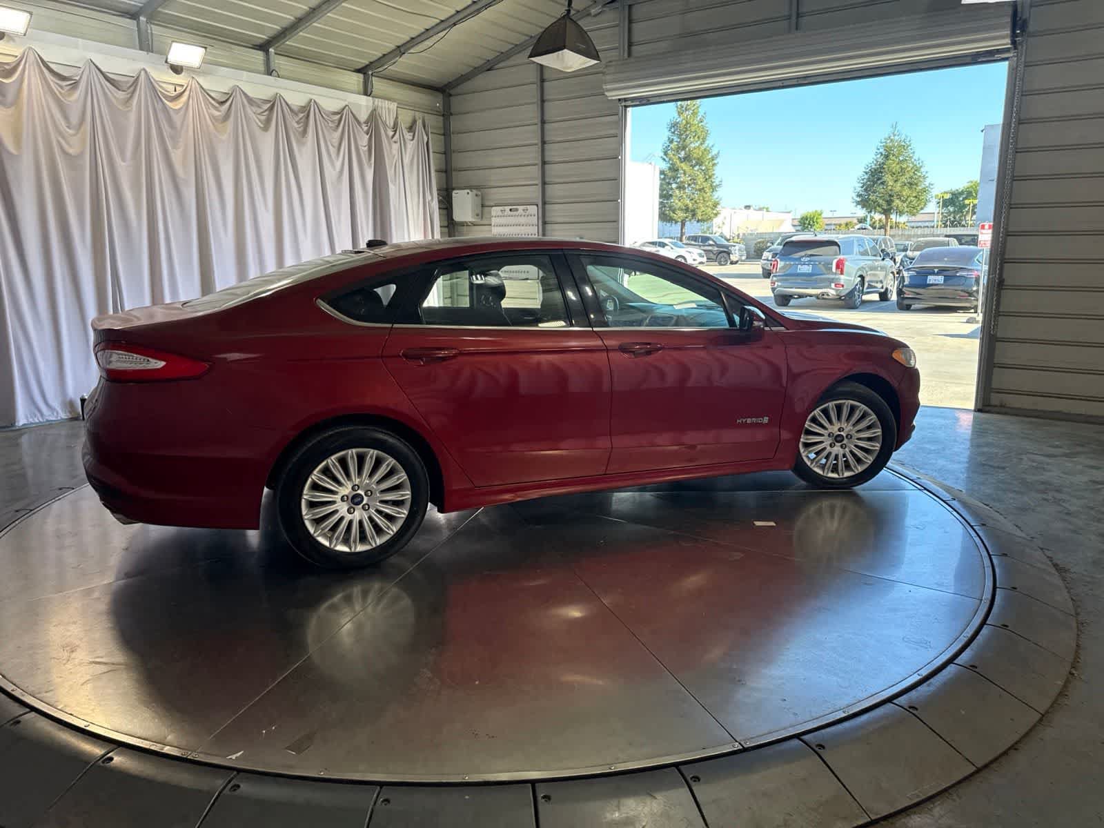 Used 2013 Ford Fusion SE FWD image 4