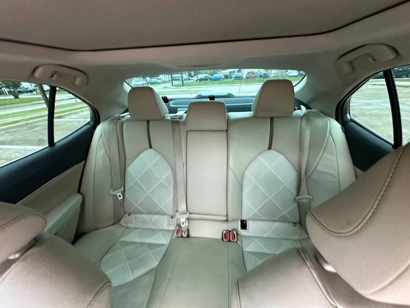Used 2018 Toyota Camry XLE FWD image 13