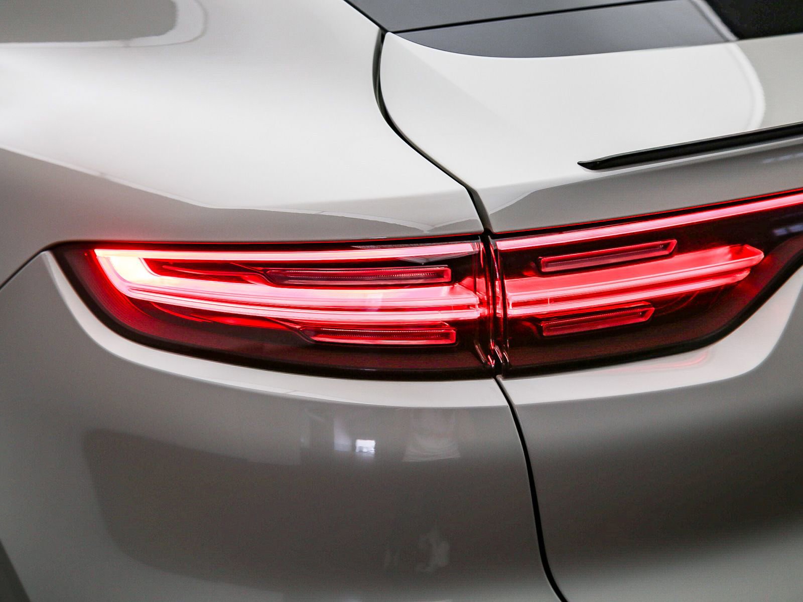 Certified 2022 Porsche Cayenne Platinum Edition AWD/4WD image 15