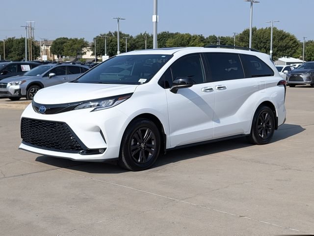 Used 2025 Toyota Sienna XSE w/ XSE Plus Package AWD/4WD image 10