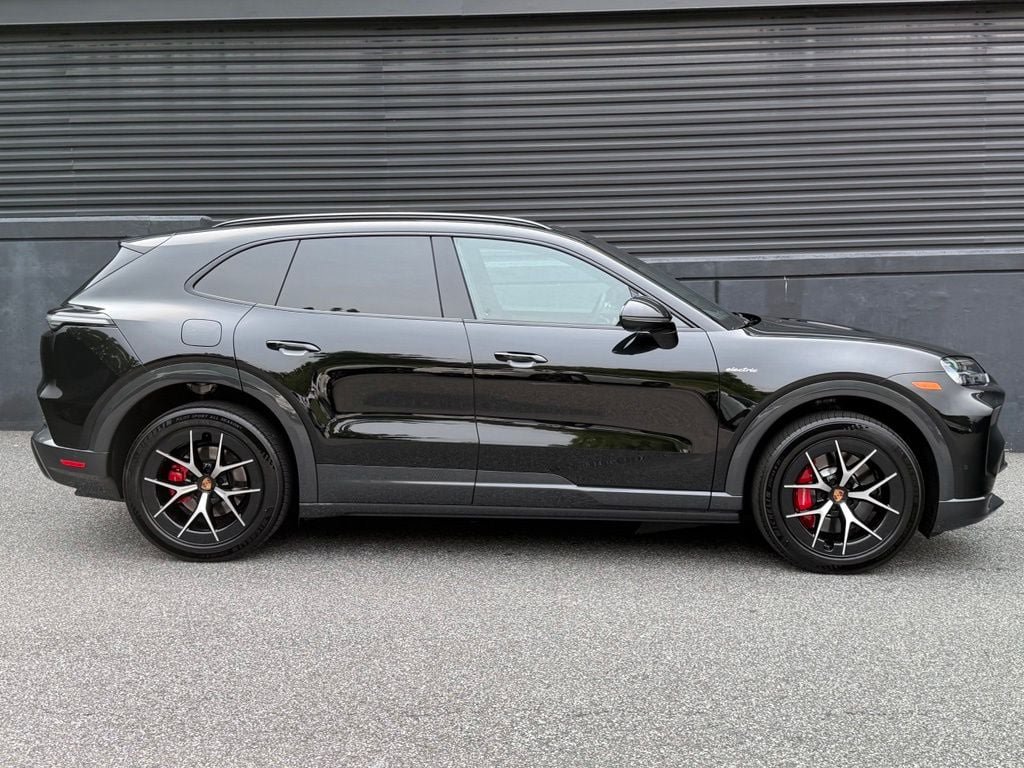 New 2026 Porsche Cayenne S AWD/4WD image 11