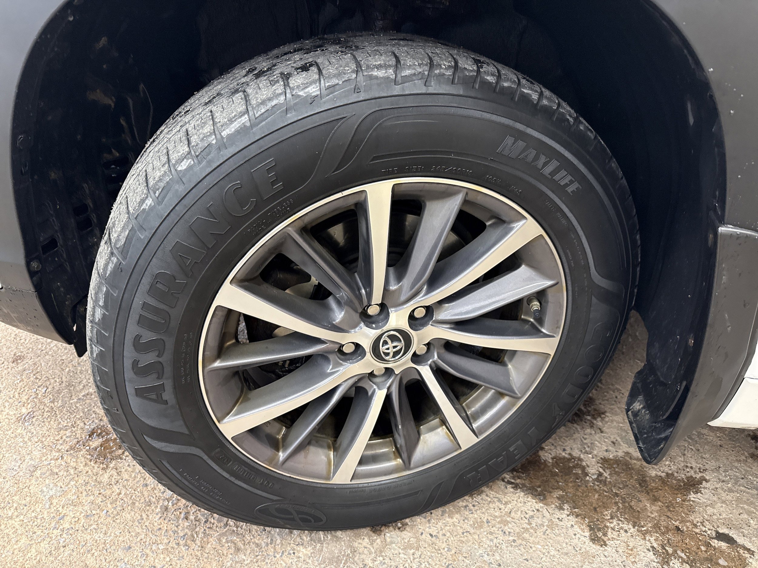 Used 2018 Toyota Highlander XLE AWD/4WD image 4