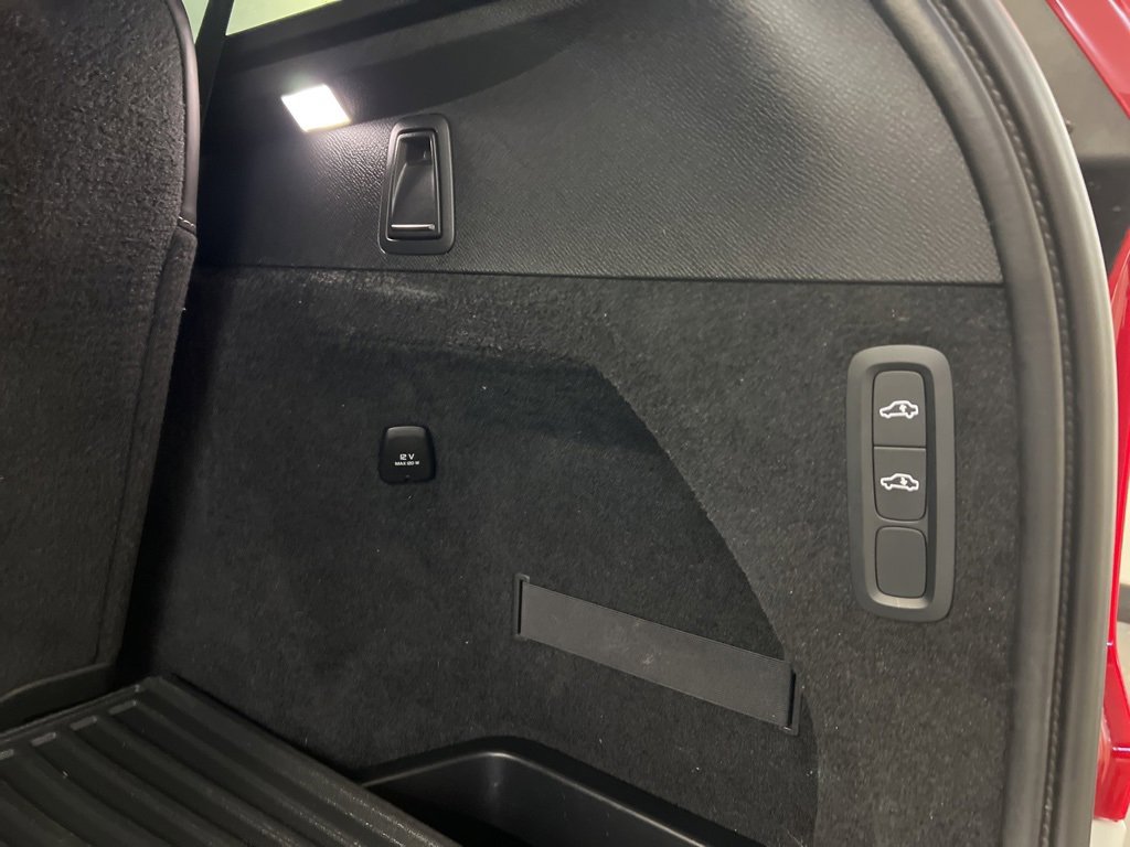 Used 2016 Volvo XC90 T6 Momentum w/ Momentum Plus Package image 31