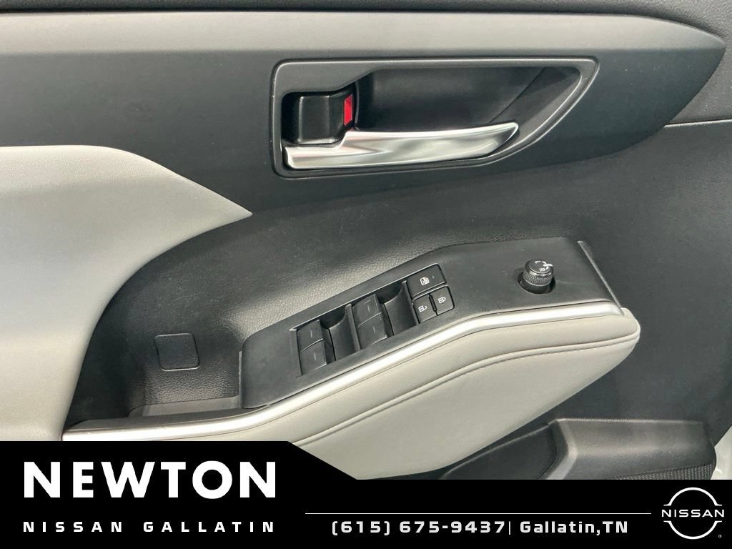 Used 2024 Toyota Highlander XLE AWD/4WD image 41