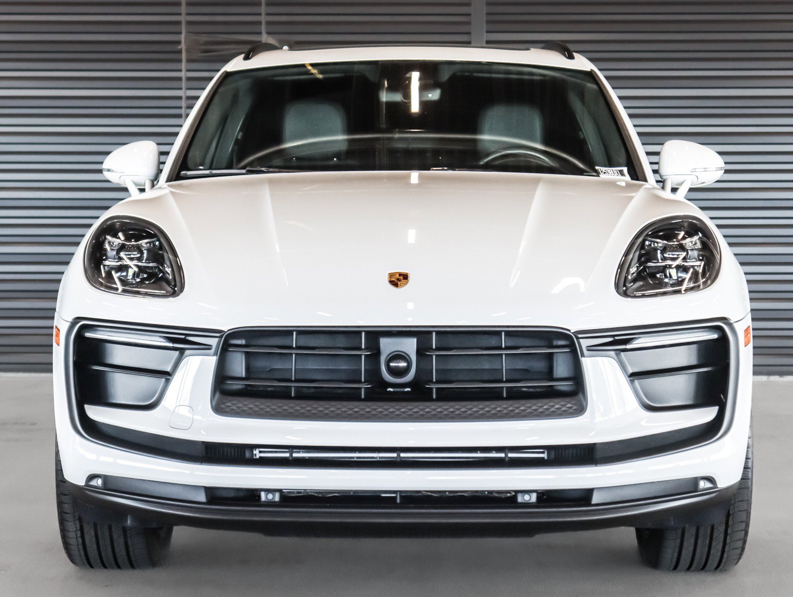 Certified 2022 Porsche Macan AWD/4WD image 8