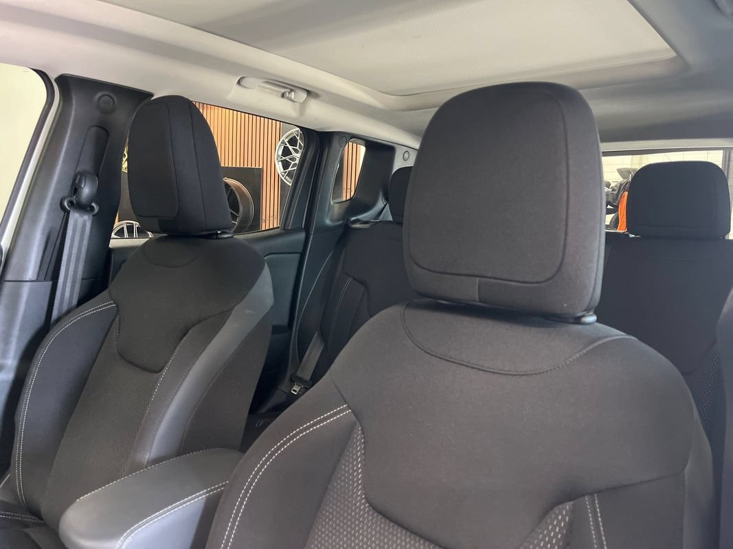 Used 2023 Jeep Renegade Altitude w/ Sun/Sound Group AWD/4WD image 30