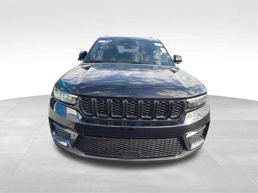 Used 2024 Jeep Grand Cherokee Altitude AWD/4WD image 17