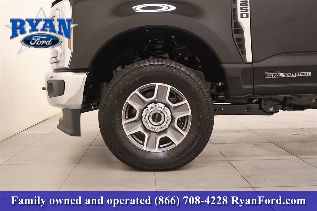 New 2026 Ford F250 Lariat w/ FX4 Off-Road Package image 36