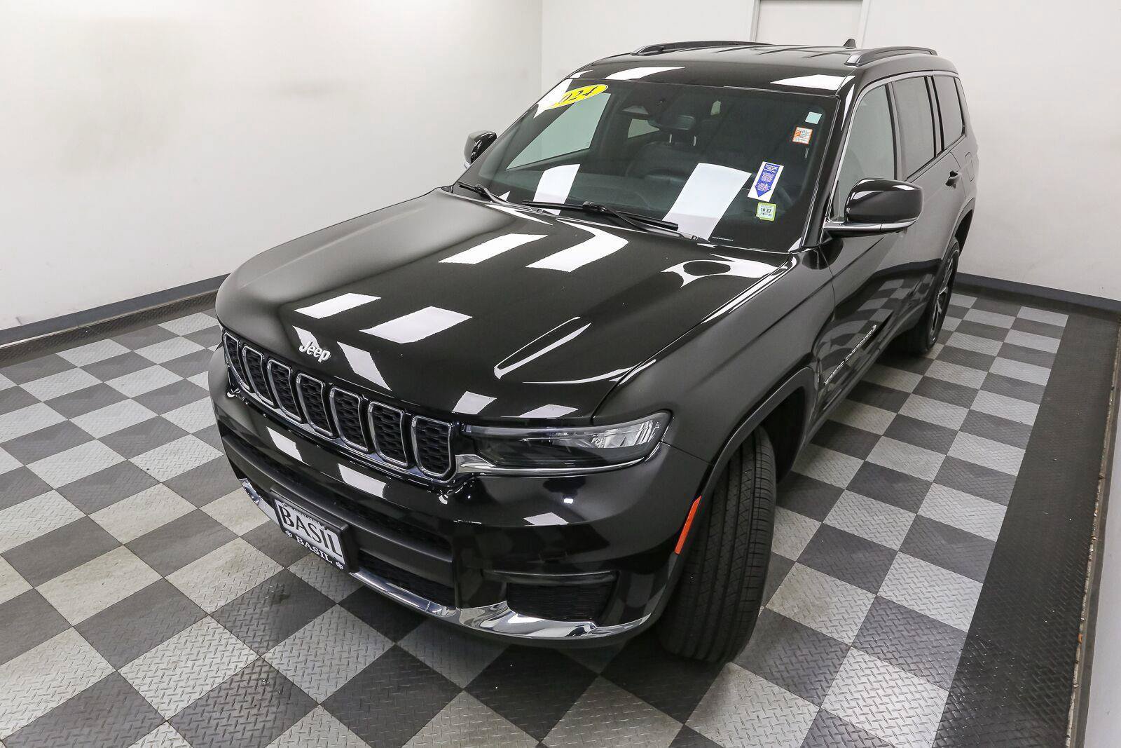 Used 2024 Jeep Grand Cherokee L Limited AWD/4WD image 6