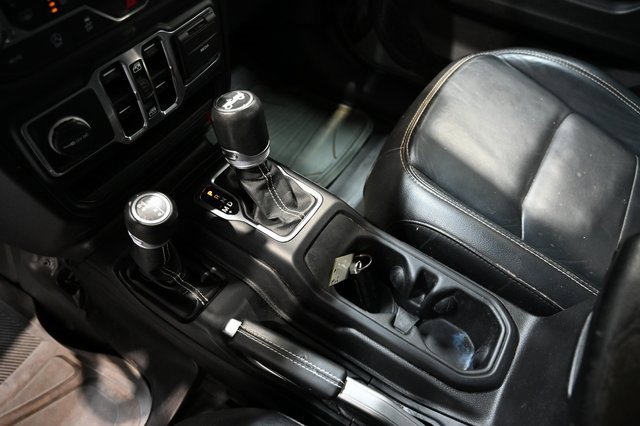 Used 2018 Jeep Wrangler Unlimited Sahara image 18